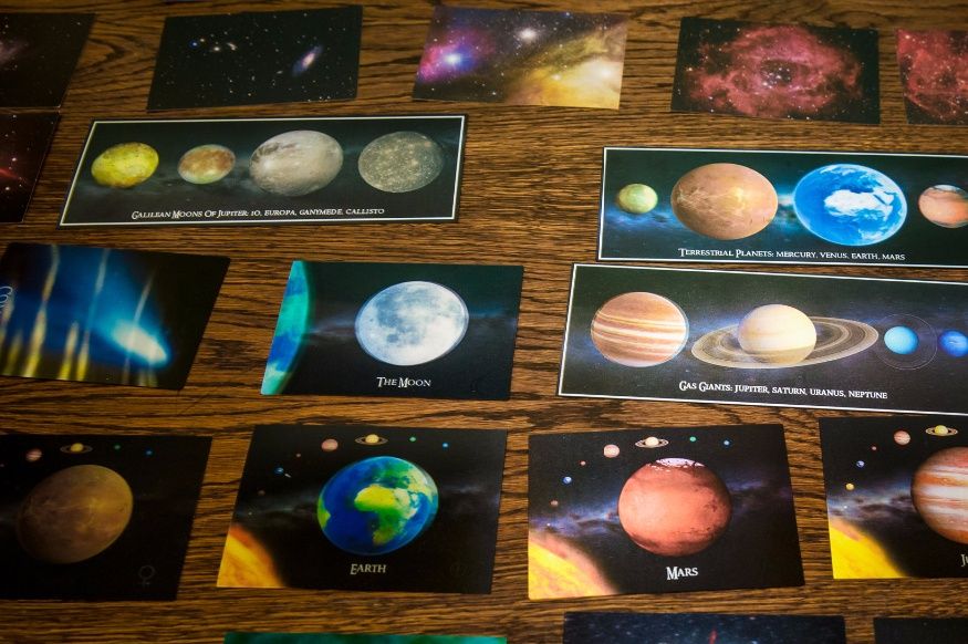 Utazó Planetárium előadások alatt megvásárolhatóak!
Különleges 3D képeslapok szemléltetésre, oktatásra, emléknek!
További érdekes csillagköd és mély-űr objektumokról készült képeslapok is elérhetőek!